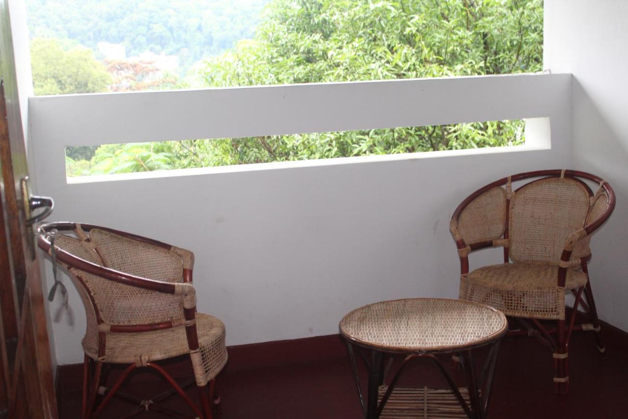 Lazy Bear Best Hostel In 캔디 외부 사진